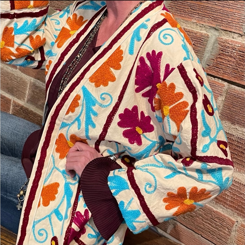 Hand Embroidered Suzani Robe. - Picture 3 of 6